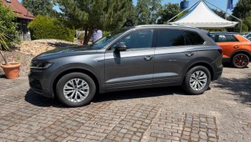 Volkswagen Touareg - 2