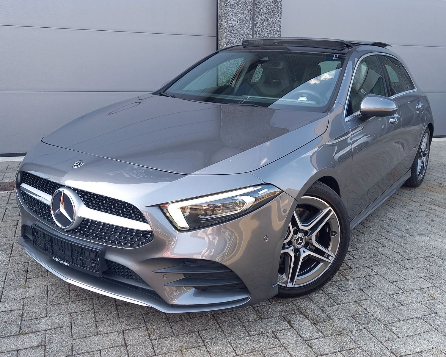MERCEDES-BENZ A AMG LINE A220d 8G-DCT AMBI*KAM*MBEAM*PANO*18