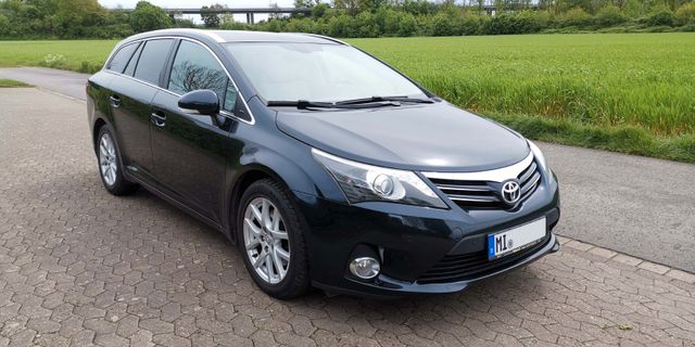 Toyota Avensis D-CAT 177PS Executive Leder,Panorama,Xen