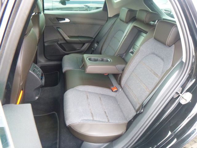 Fahrzeugabbildung Seat Leon 1,5 eTSI Lim Xcellence >AUT/AHK/FullLink<