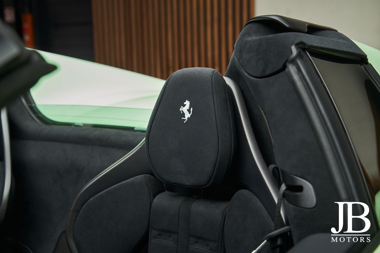 Fahrzeugabbildung Ferrari 12Cilindri Spider Racing Seats Lift LED Carbon