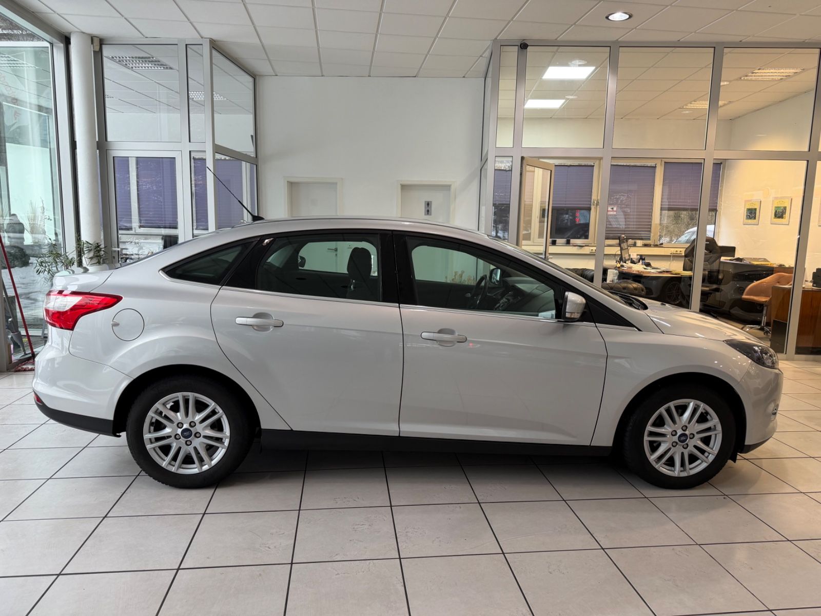 Fahrzeugabbildung Ford Focus Lim. Titanium