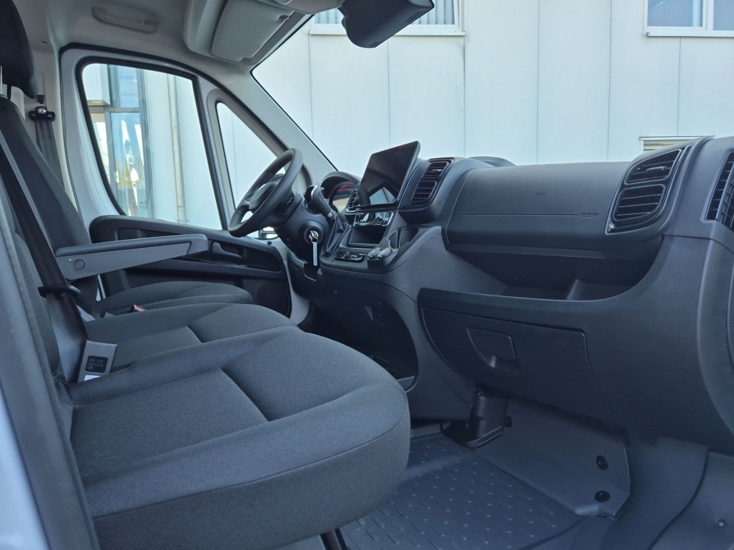 Fahrzeugabbildung Peugeot Boxer KW 35 L3H2 BlueHDi 140 AT AHK-abn. DAB