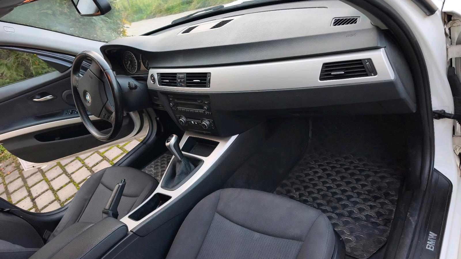 BMW 318 2010 — photo 10
