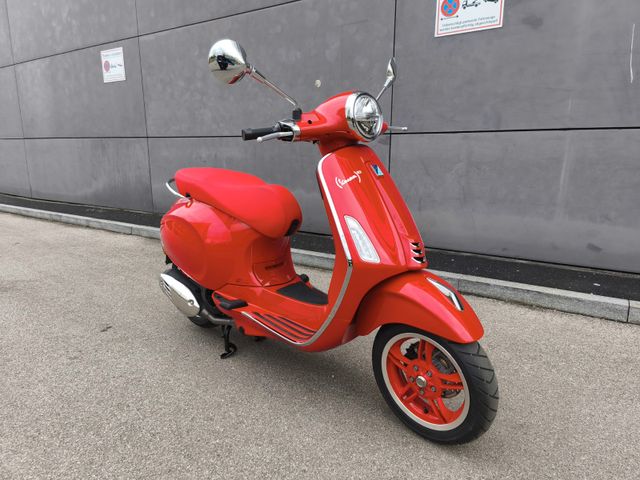 Vespa Primavera 125 " RED-EDITION "