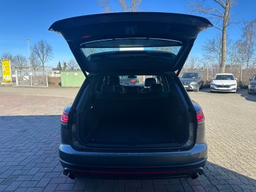 Volkswagen Touareg - 11