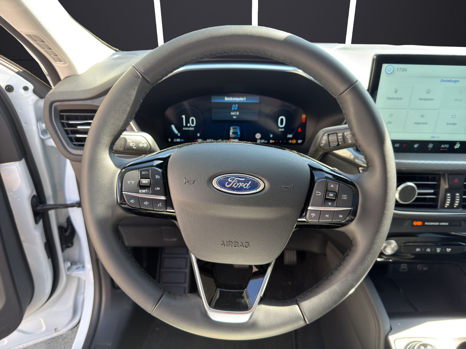 Fahrzeugabbildung Ford Kuga Titanium/Pano/Shz/LenkrdHZ/Rückfahrkamera