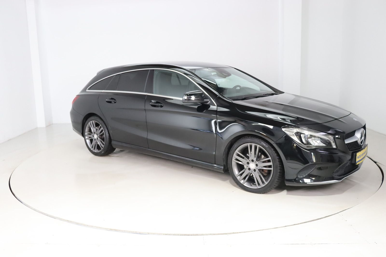 Fahrzeugabbildung Mercedes-Benz CLA 220 CDI Shooting Brake 4Matic
