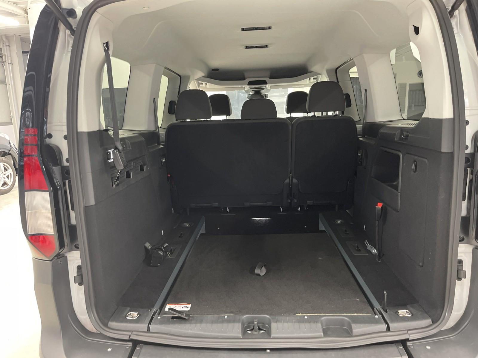 Volkswagen Caddy Maxi 2.0 TDI Rollstuhl Taxi Mietwagen