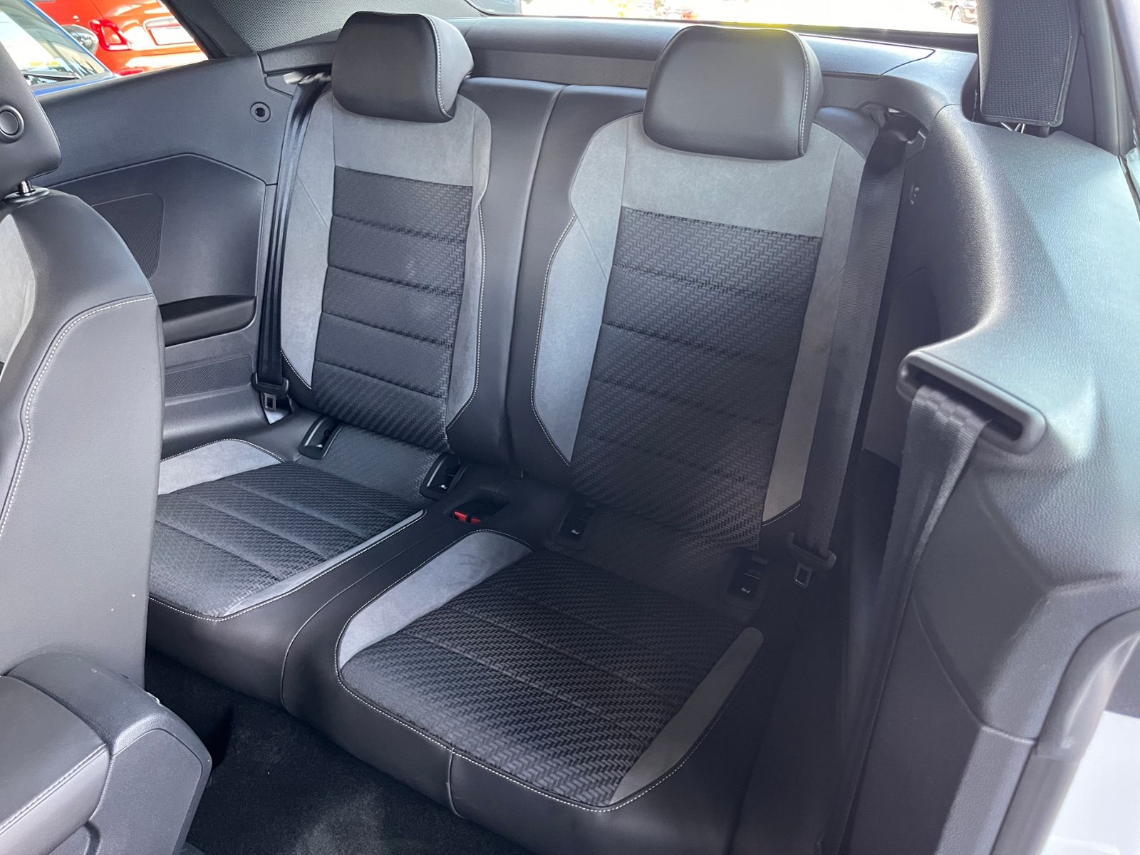 Fahrzeugabbildung Volkswagen T-Roc Cabriolet R-Line AHK LED NAVI ALU