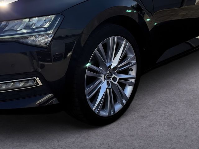 Superb Combi 2.0 TDI Style KESSY+KAM+NAV+MEMORY