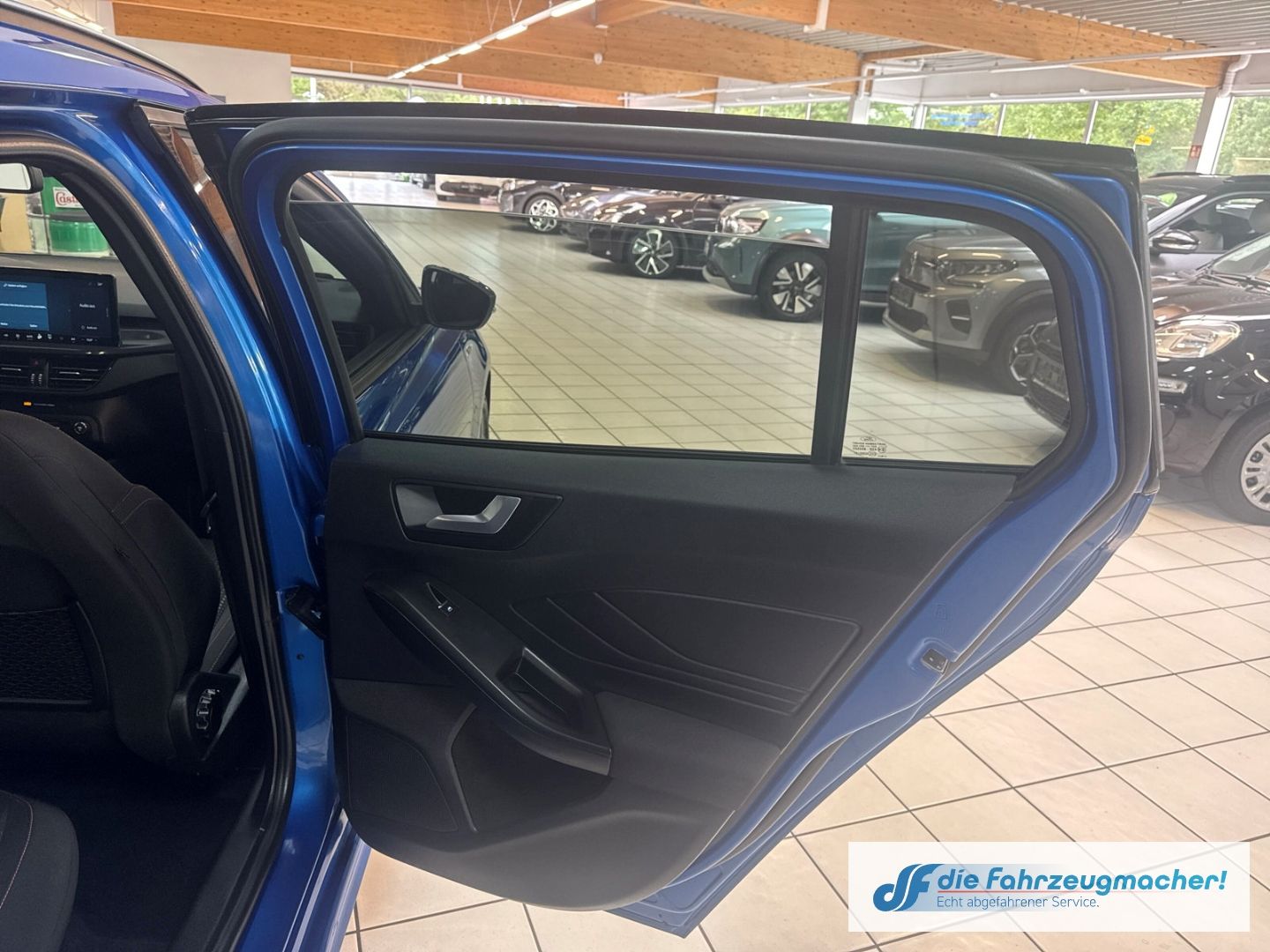 Fahrzeugabbildung Ford Focus Turnier ST-Line Navi LED ACC Apple CarPlay