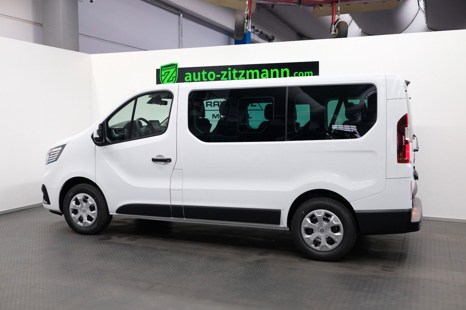 Fahrzeugabbildung Renault Trafic Combi L1H1 3,0t  Life 8-Sitzer LED