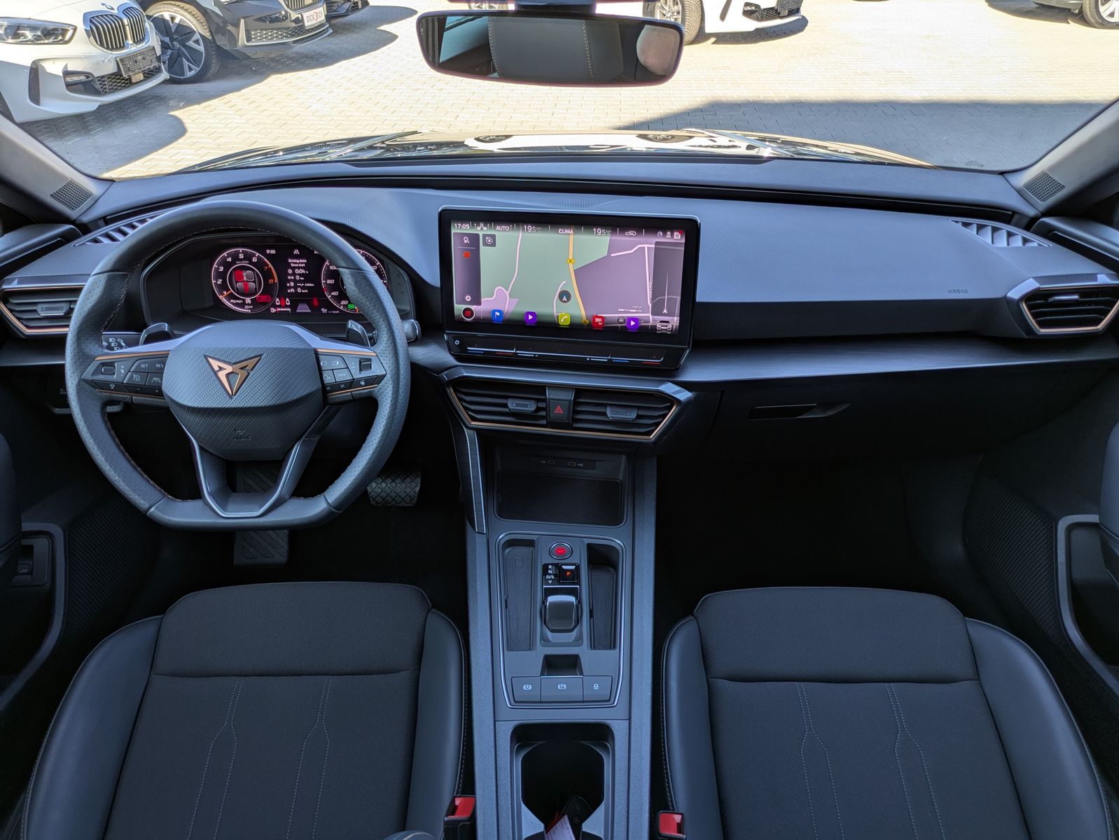 Fahrzeugabbildung CUPRA Leon 1.5 eTSI DSG MATRIX-LED*AHK*ACC*KAMERA*18"