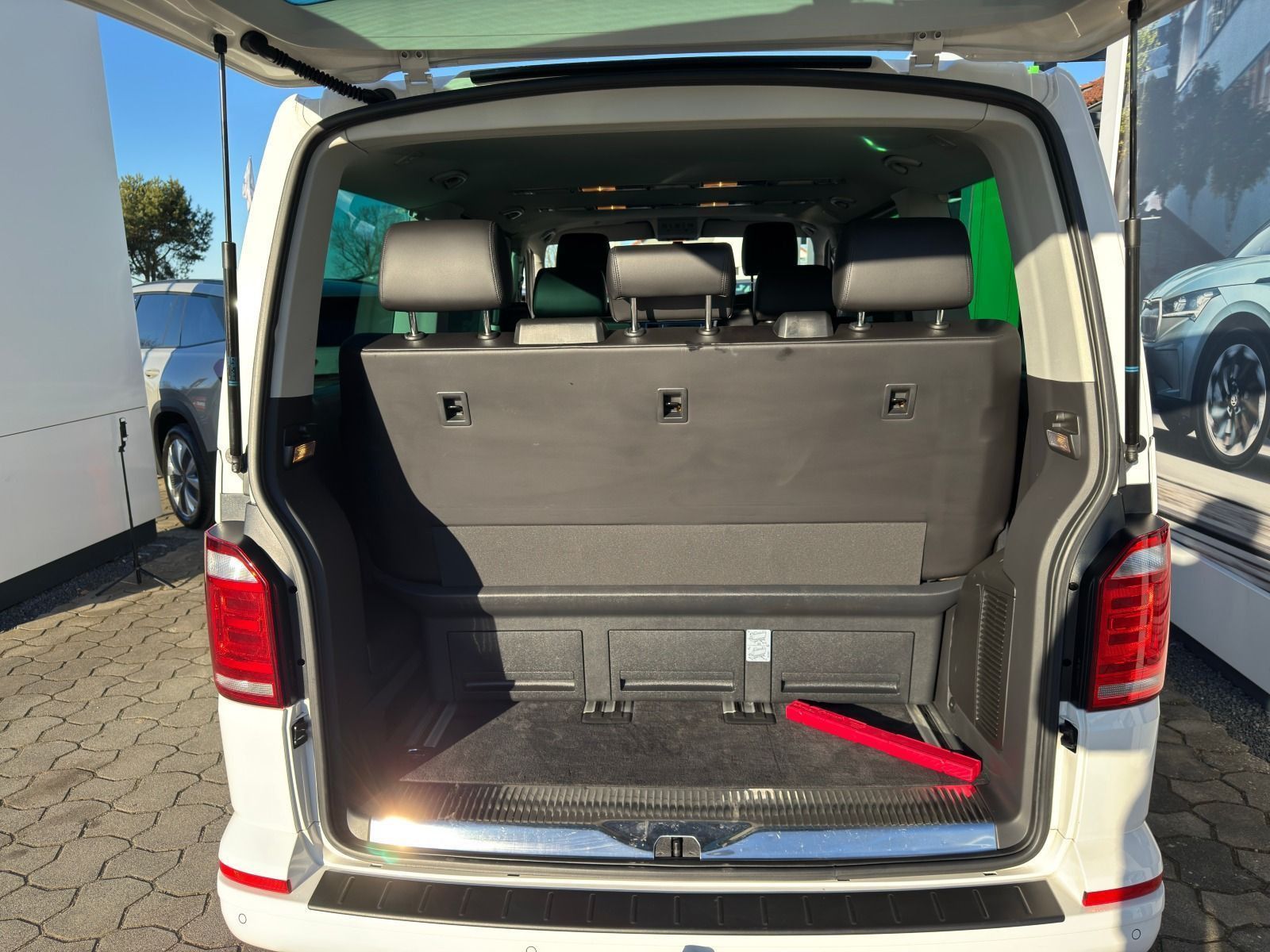 Fahrzeugabbildung Volkswagen T6 Multivan GenSix*AHK*RFK*LED*StHz*SideAss*ACC