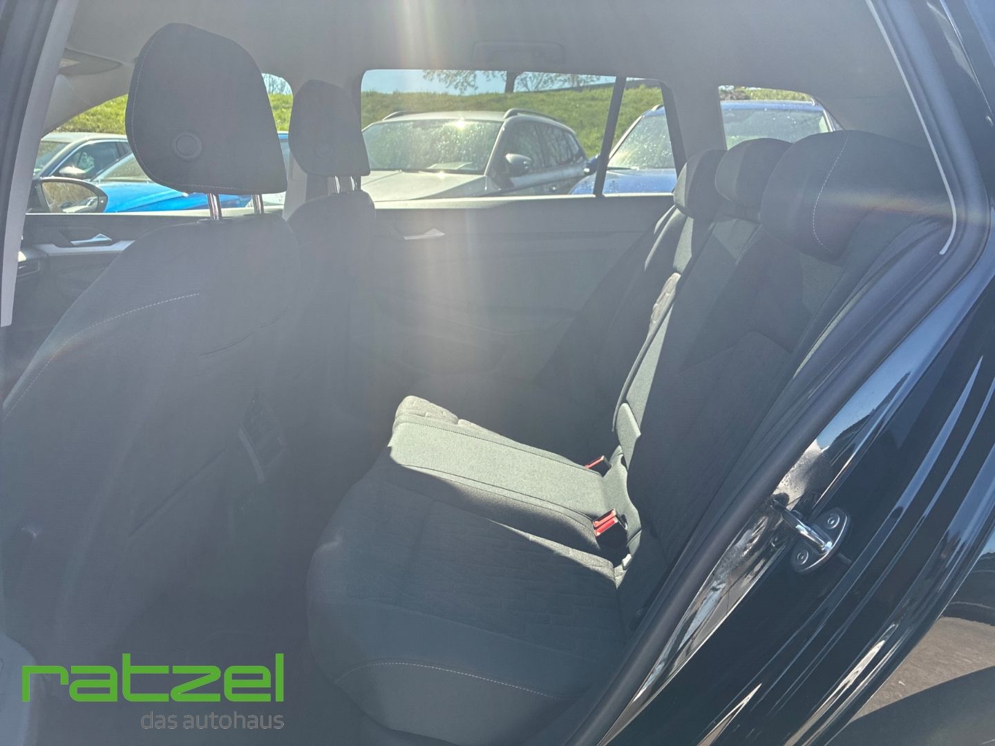 Fahrzeugabbildung Volkswagen Golf Variant Life 1,5 eTSI DSG LED ACC Apple Car