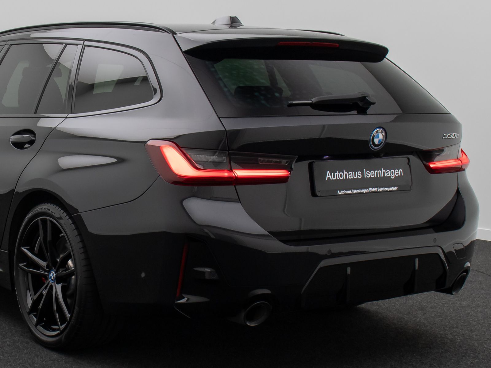 Fahrzeugabbildung BMW 330e M Sport Pro Kamera HUD DAB H/K Komfort 19"