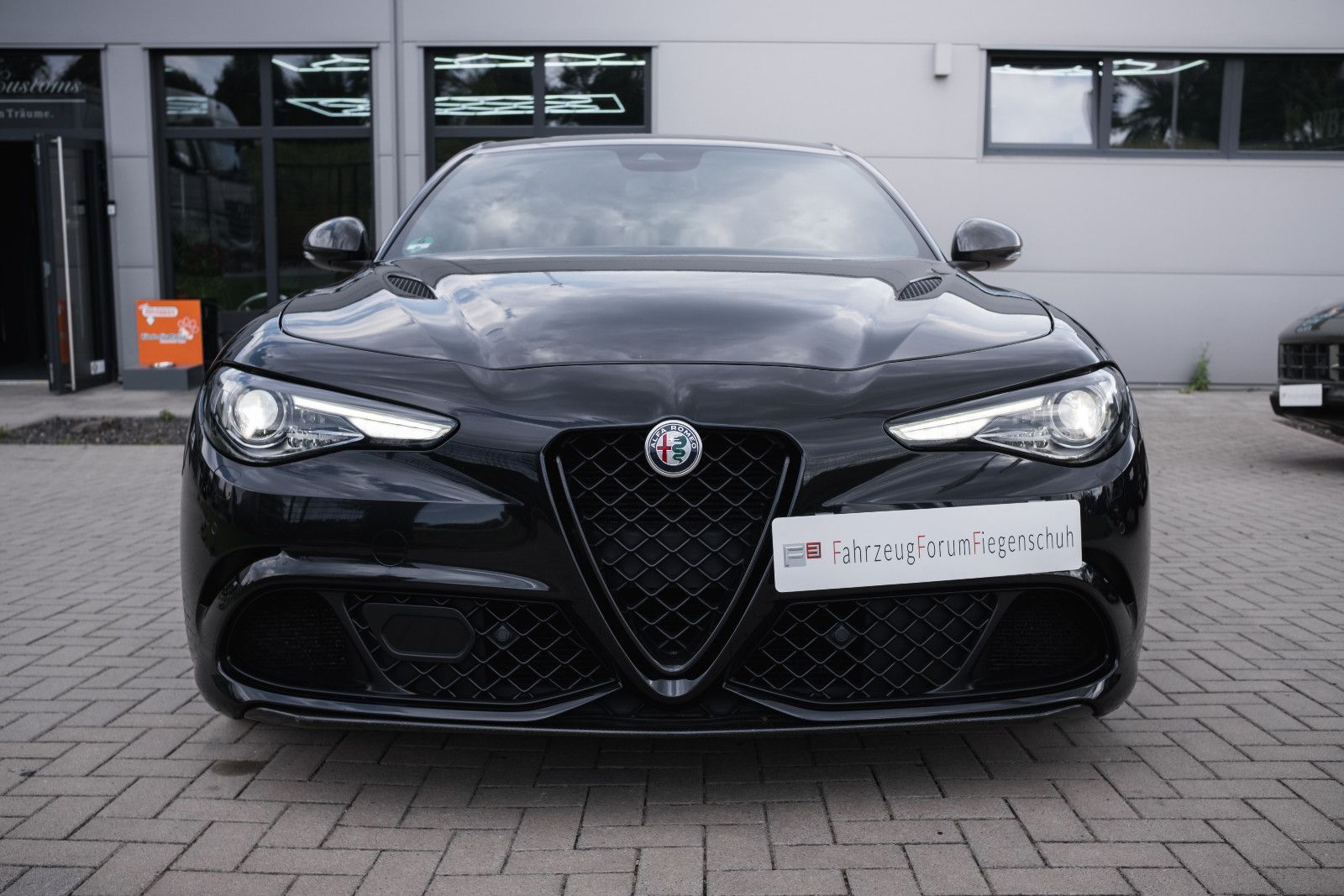 Fahrzeugabbildung Alfa Romeo Giulia Quadrifoglio-Akrapovic-HarmanKardon