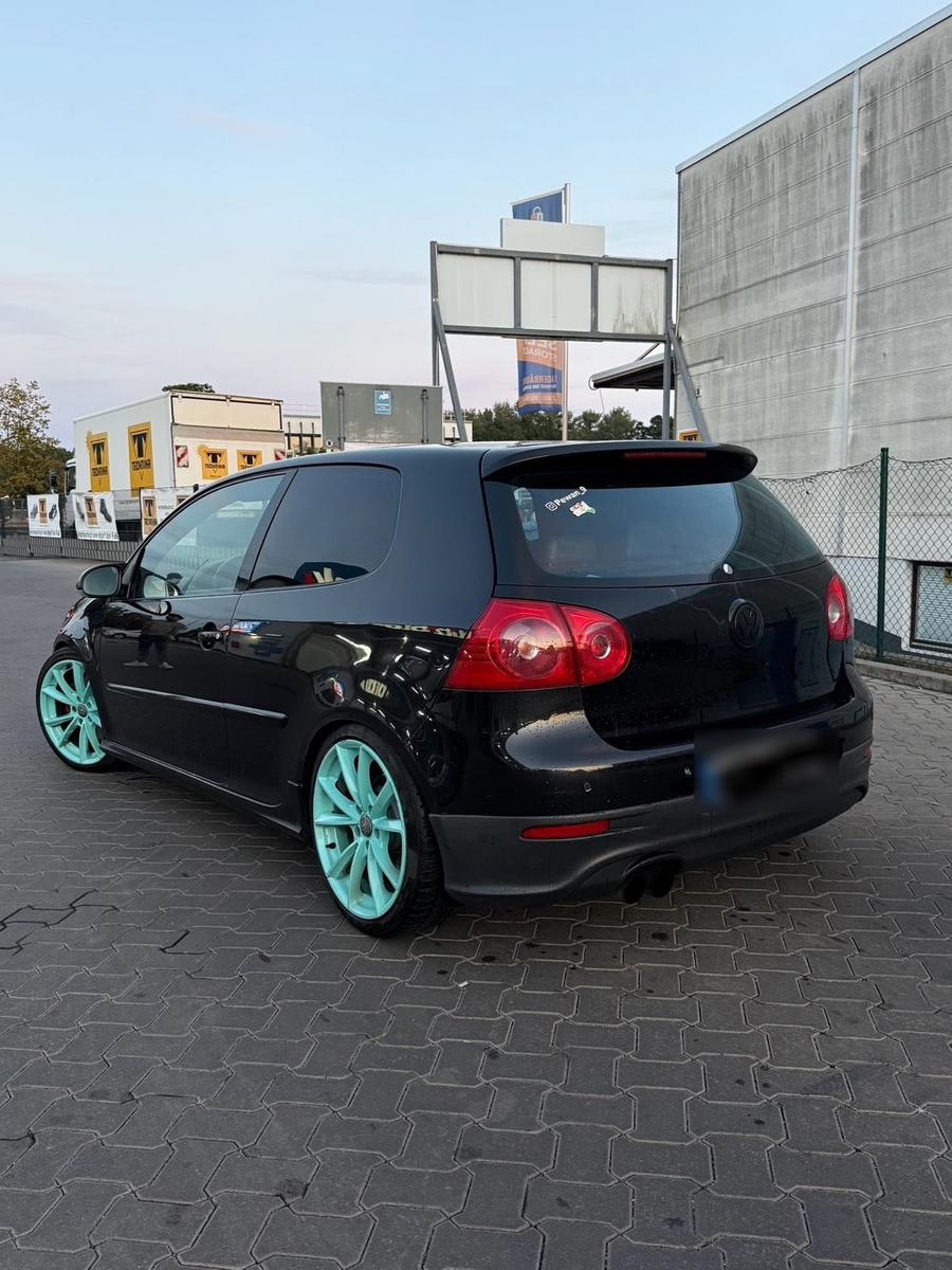 Volkswagen Golf 2004 — салон