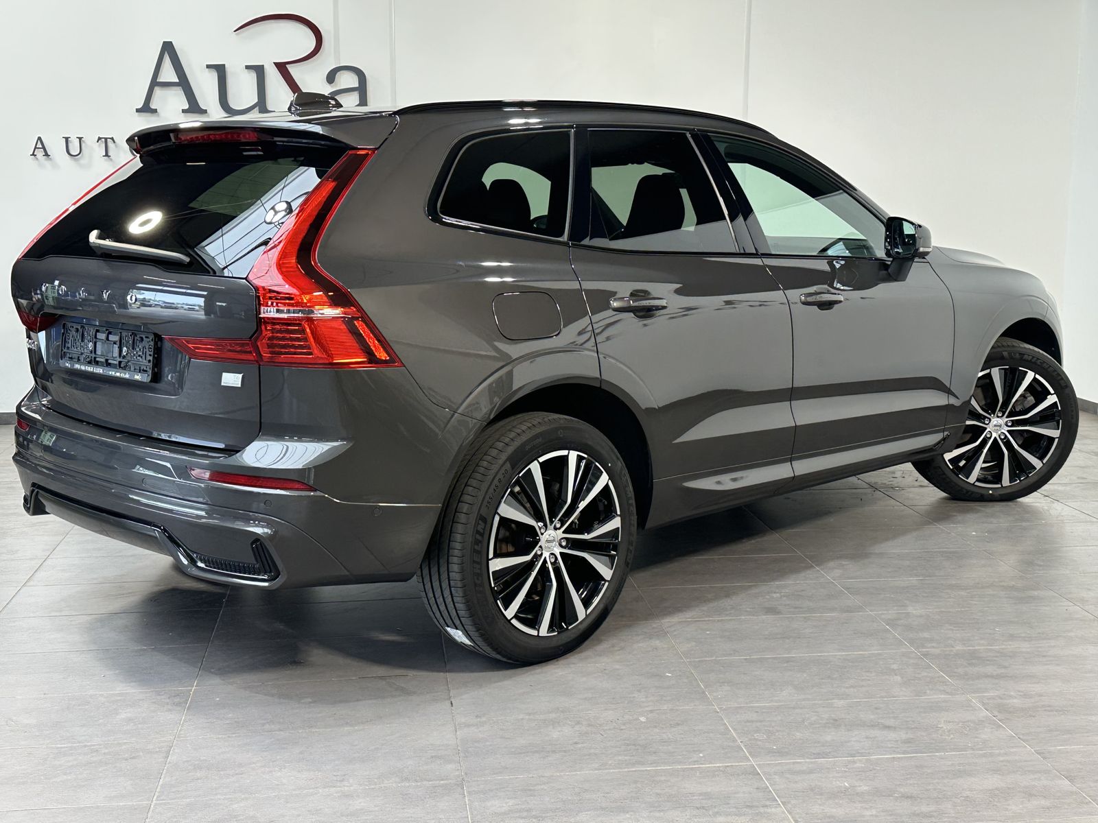Fahrzeugabbildung Volvo XC60 T6 Plus Dark AT AWD NAV+LED+ACC+360°+PANO