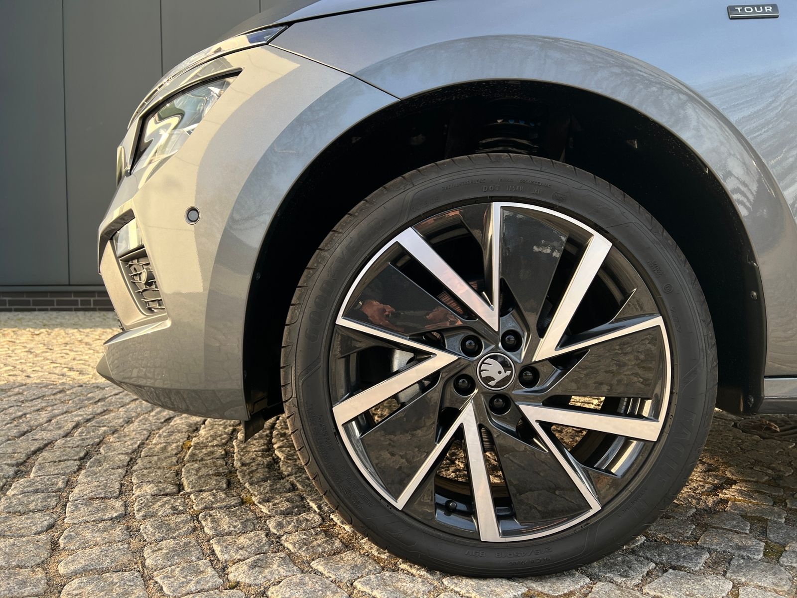 Fahrzeugabbildung SKODA Kamiq Drive 1.0 TSI DSG *AHK, Matrix, ACC, Smart