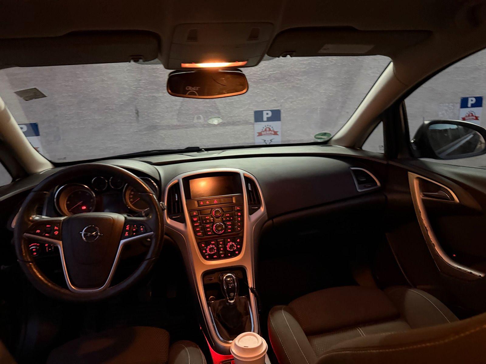 Opel Astra 2013 — photo 9