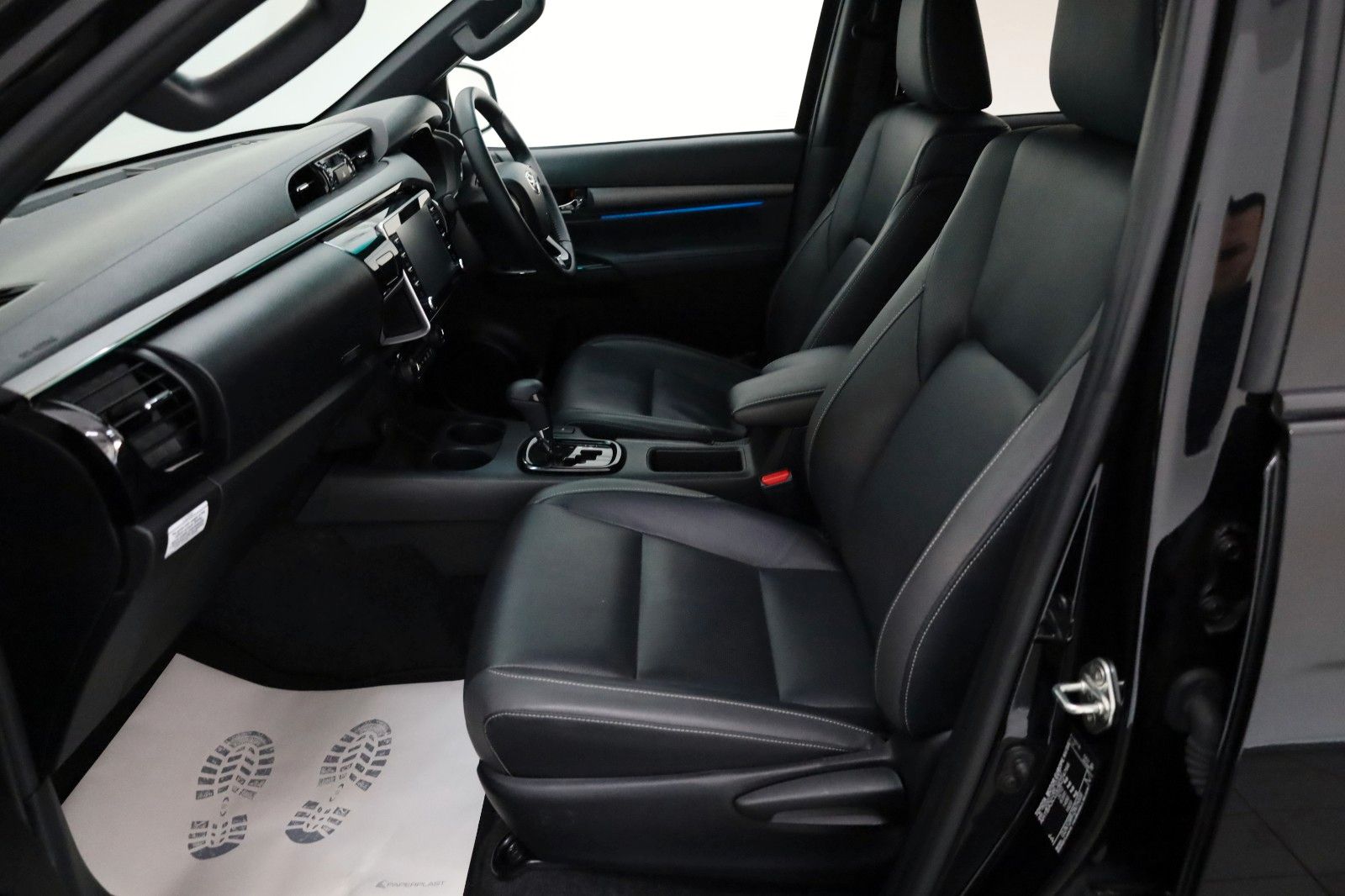 Fahrzeugabbildung Toyota Hilux 2.8 D-4D Invincible,HardTop,Rechtslenker !