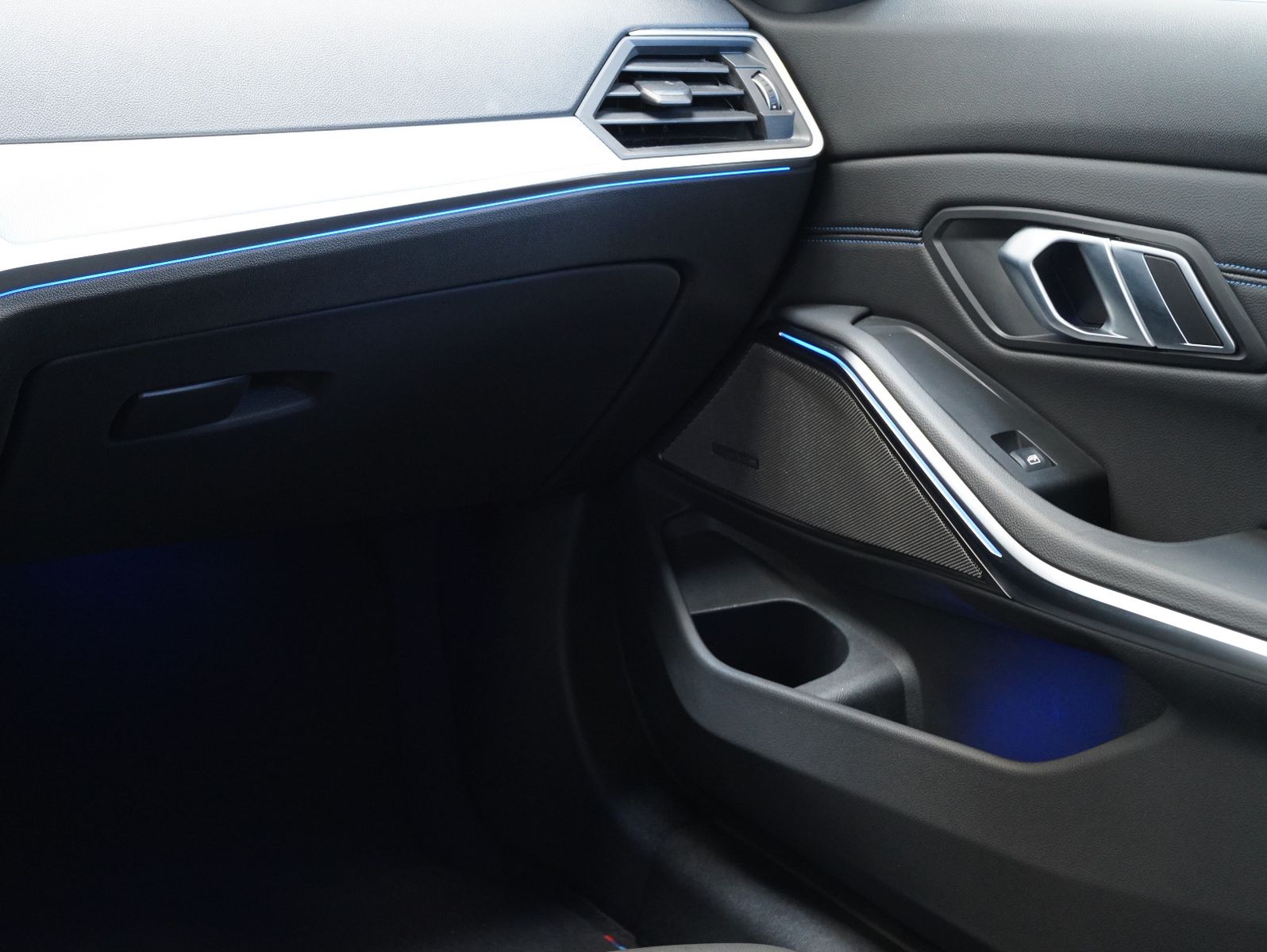 Fahrzeugabbildung BMW 320 i Touring M Sport HUD/H&K/LM 19"
