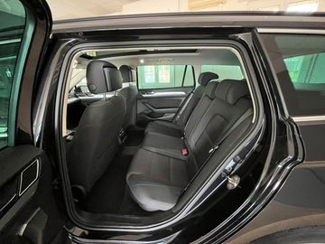 Volkswagen Passat - 12