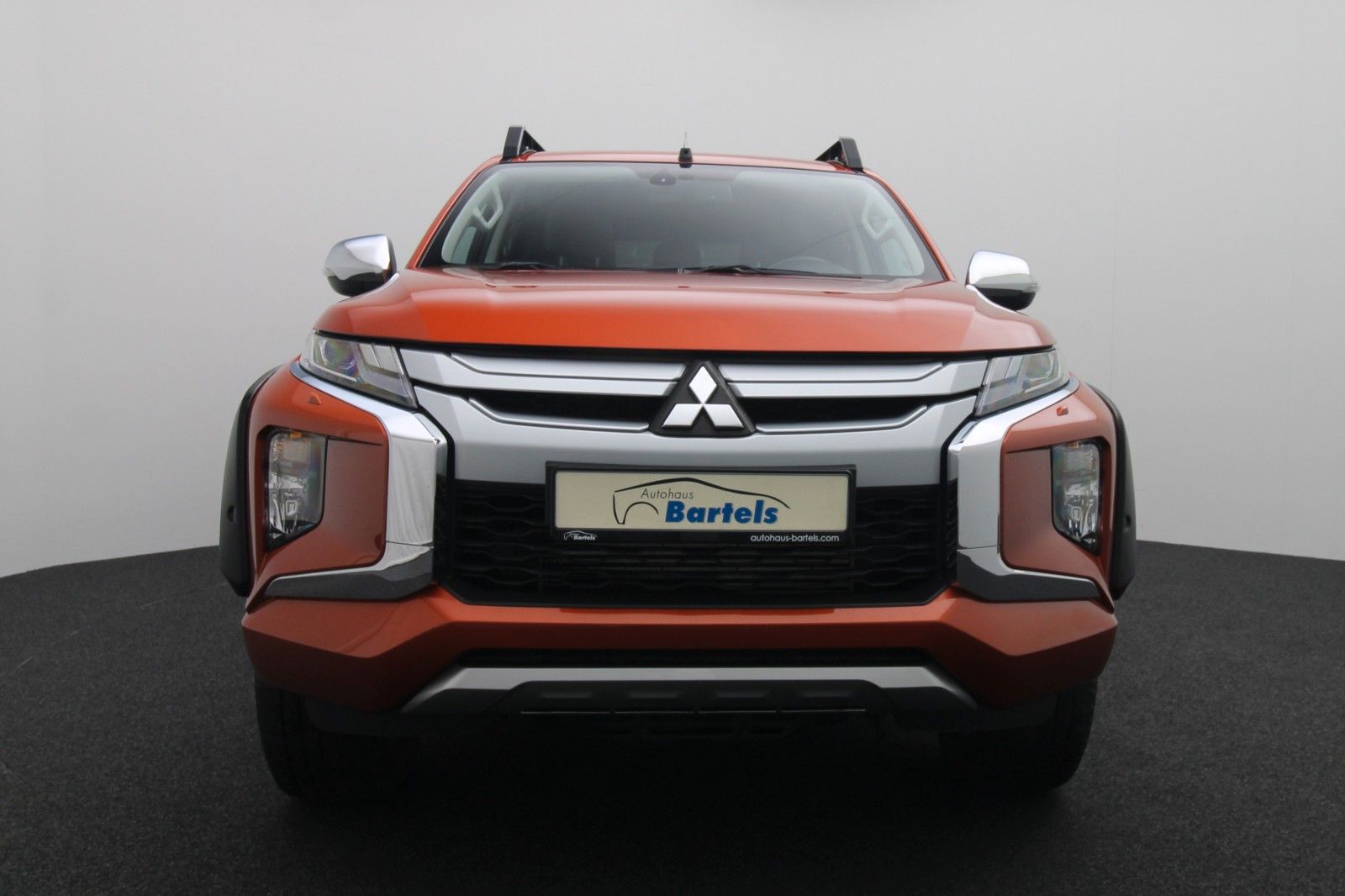 Fahrzeugabbildung Mitsubishi L200 TOP 2,2 DI-D AT DoKa 4WD