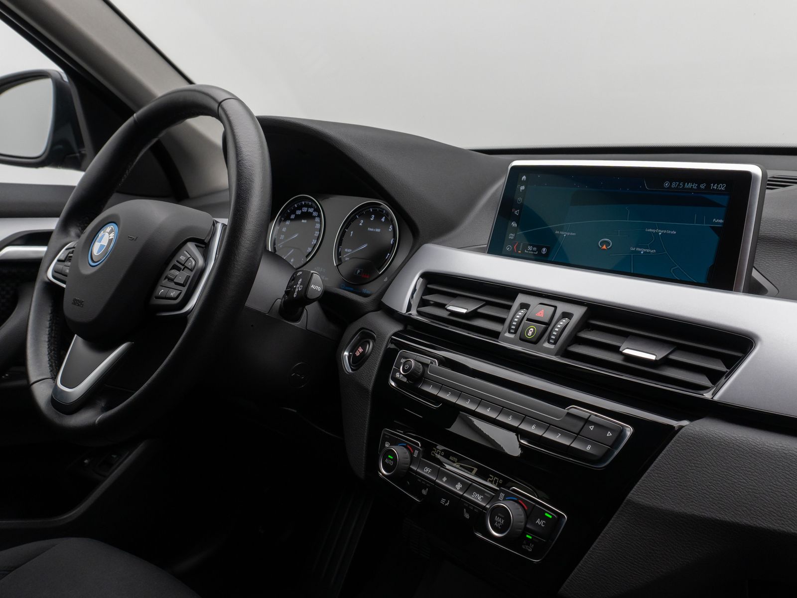 Fahrzeugabbildung BMW X1 xD25e DAB PDC Navi Lordos Geschwindigkeitsre