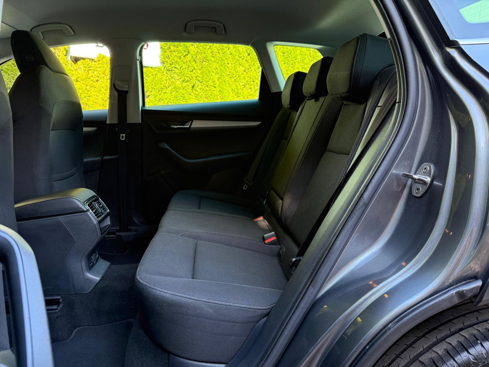 Fahrzeugabbildung SKODA Karoq 1.5 TSI Ambition LED+KAMERA+VIRT+CARPL+DAB