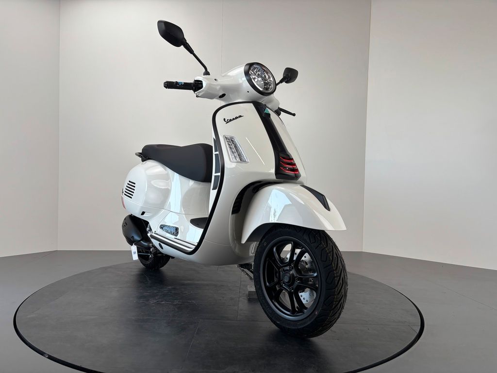 Fahrzeugabbildung Vespa GTS 310 FL SuperSport *NEUFAHRZEUG 2026*
