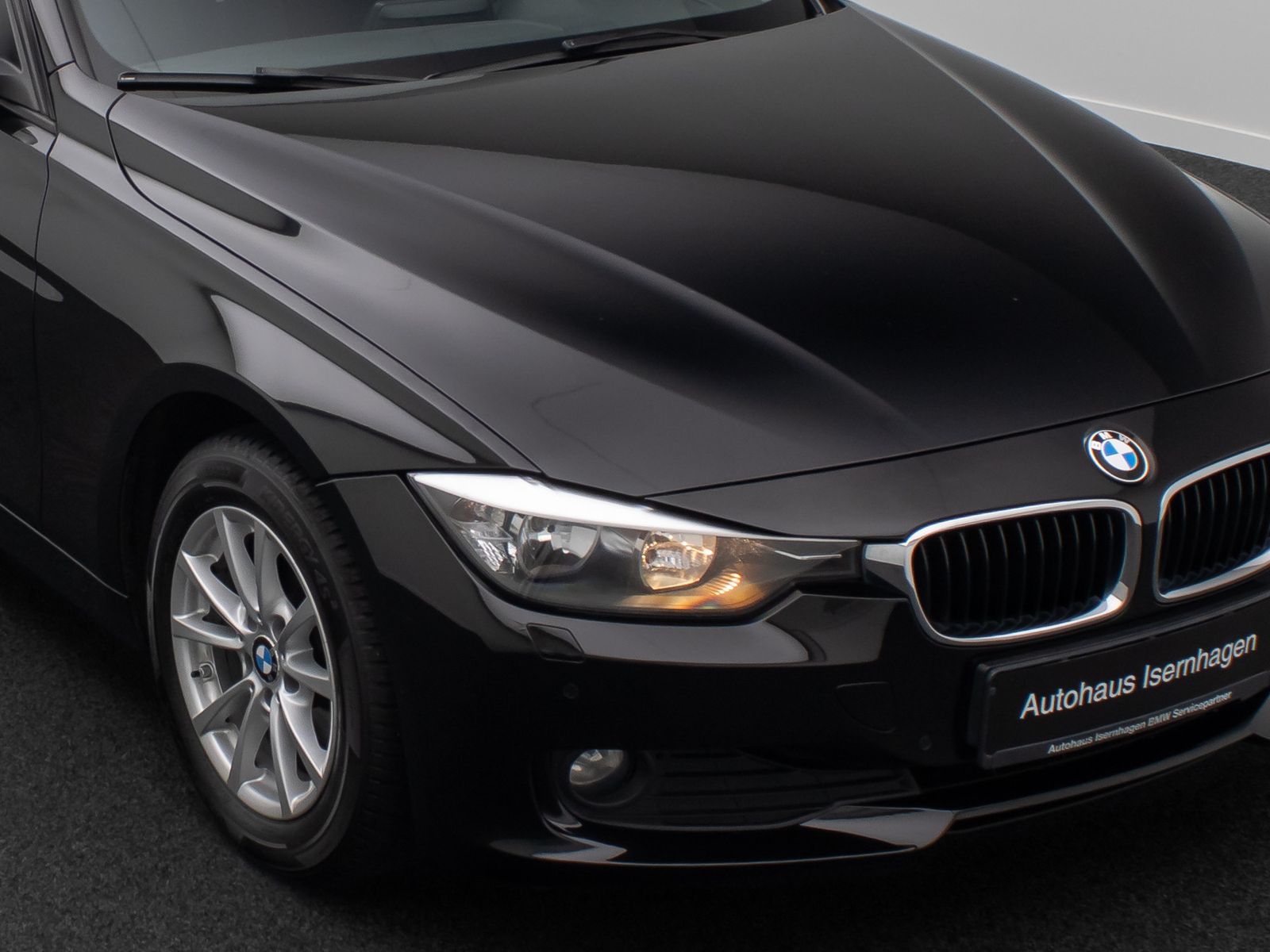 Fahrzeugabbildung BMW 320d PDC Panorama NaviBusiness KlimaAut Regensen
