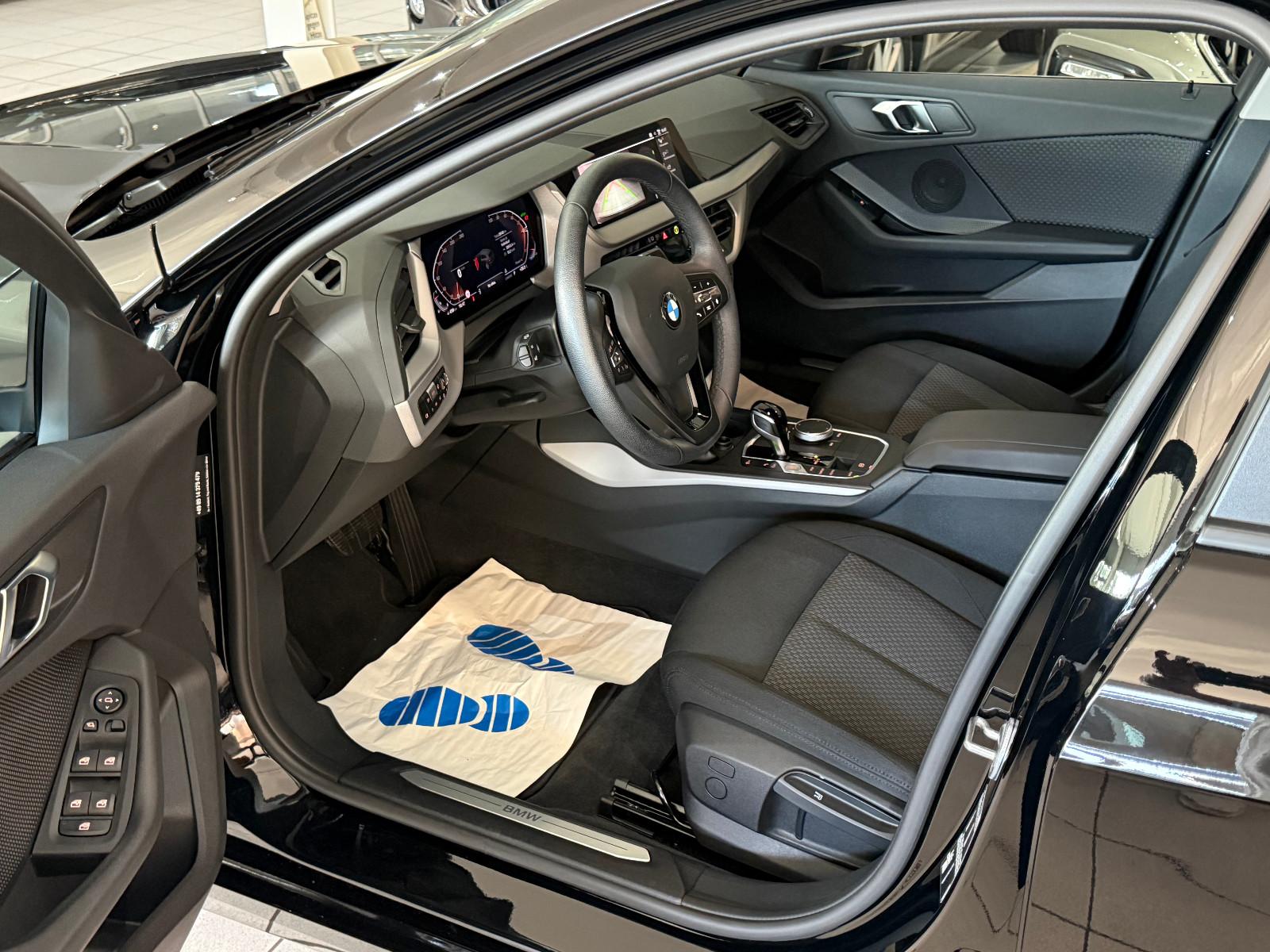 BMW 118 i Advantage *Navi*Led*Kamera*AppleCarp*Auto