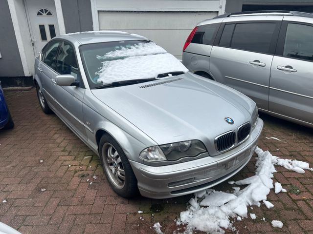 BMW 323i AUTOMATIK/KLIMAAUT/LEDER/SITZHZ/MULT. LENK/