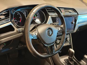 Volkswagen Touran - 12