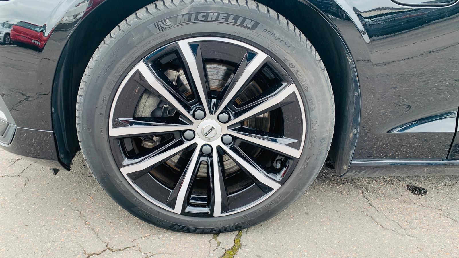 Volvo V60 T8 AWD Aut. Navi LED Sitzhzg ACC Pilot BLIS