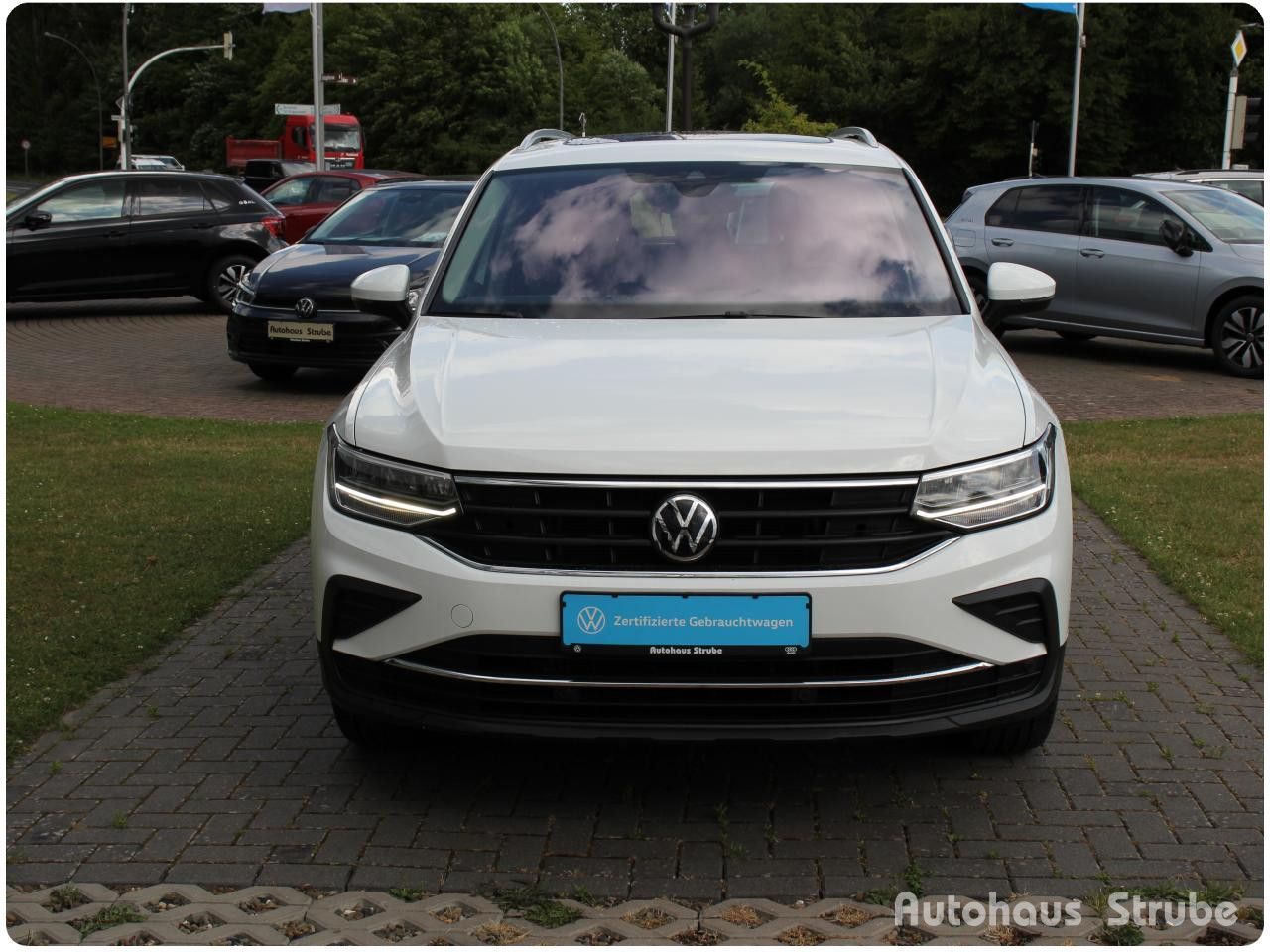 Volkswagen Tiguan Active 1.5 TSI NAVI PANORAMA HEAD UP EL foto 3