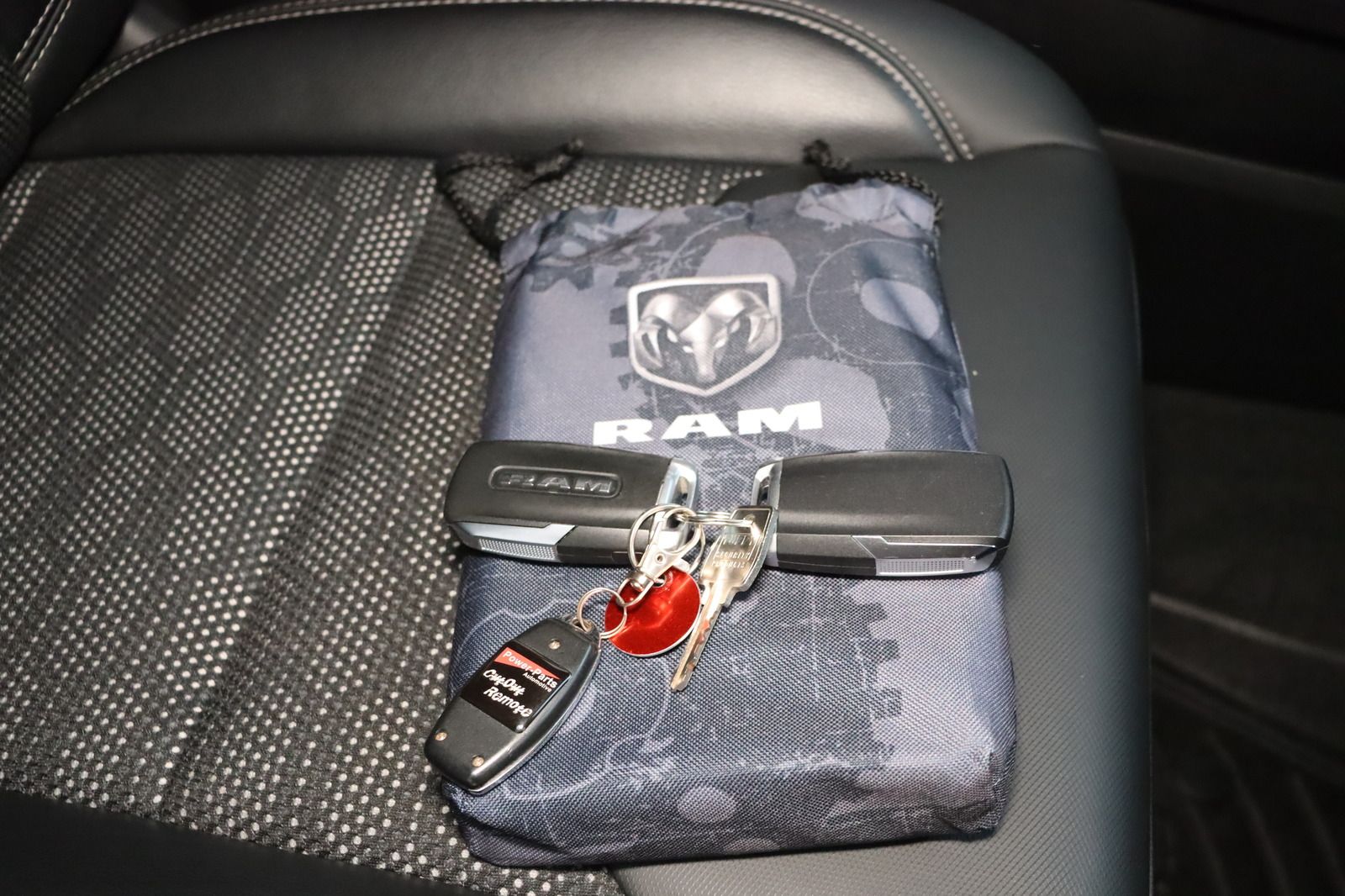 Fahrzeugabbildung Dodge Ram 1500 5.7 V8 Crew Cab Big Horn * Built to Ser