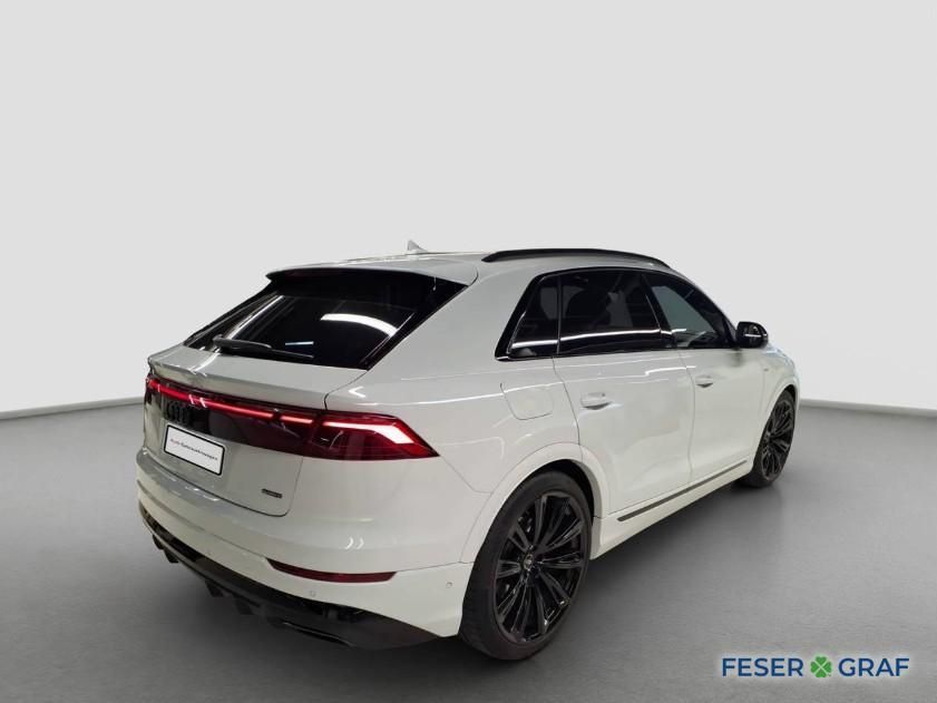 Audi Q8 TFSI e 290KW tiptr. S line - AHK - PANORAMA imagem 2