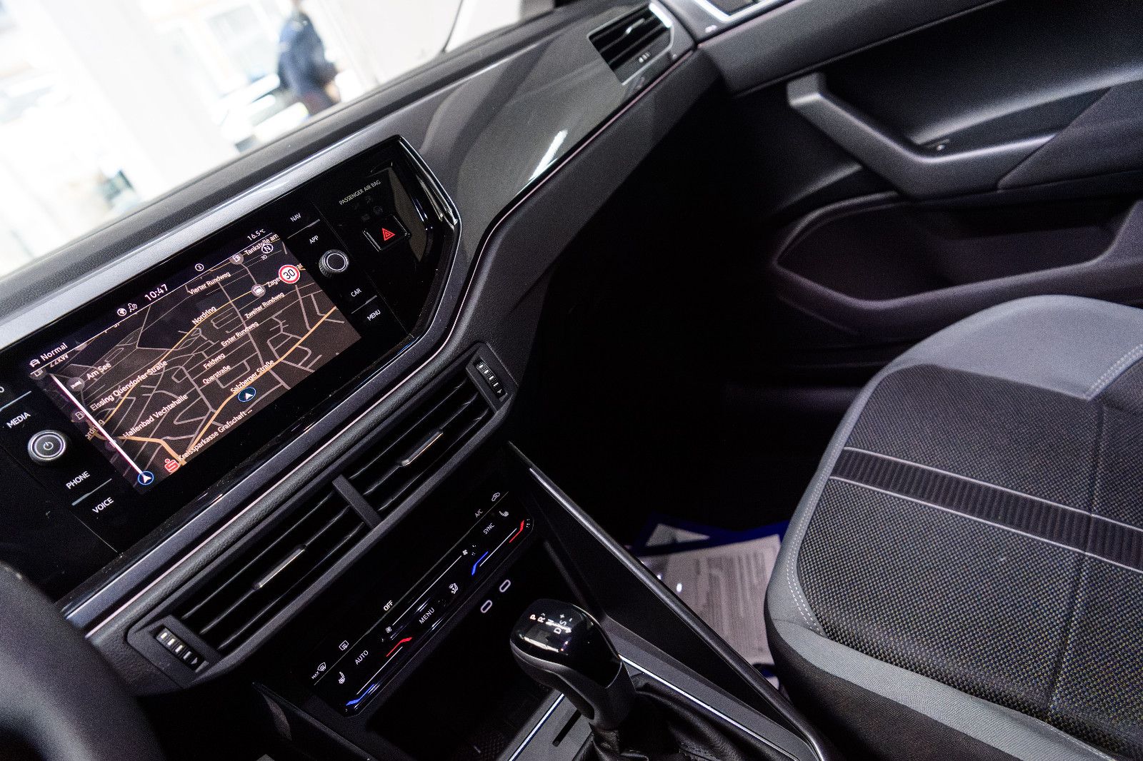 Fahrzeugabbildung Volkswagen Polo Style 1.0l TSI +DSG + Navi + IQ Drive