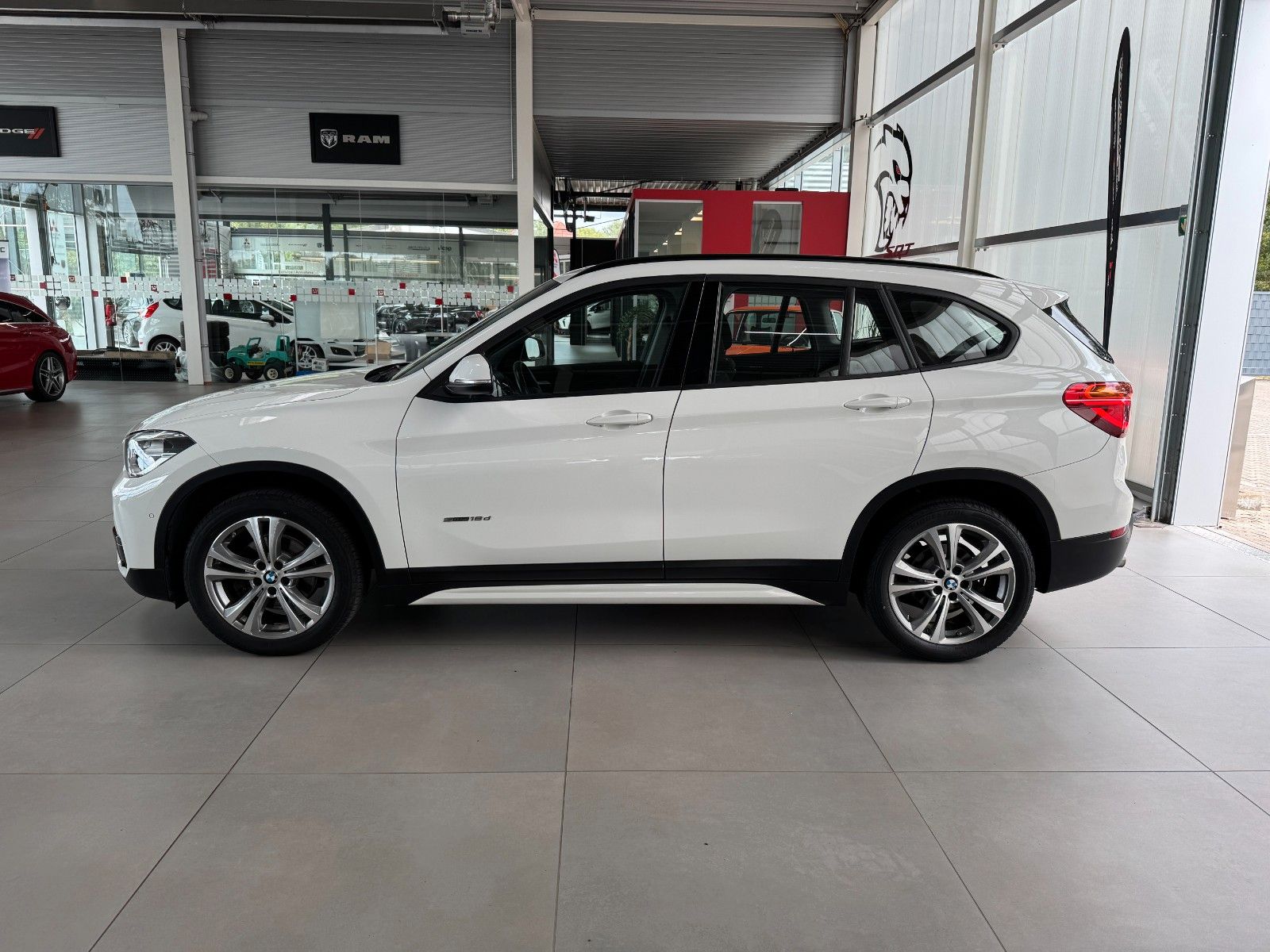 Fahrzeugabbildung BMW X1 18d S Drive Sport Line   "Business-Paket PDC"