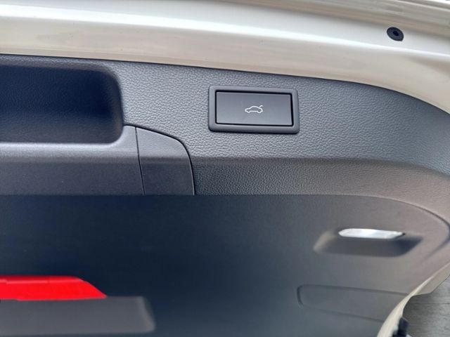 Passat Variant BUISNESS 1.5 TSI eHYBRID DSG REAR