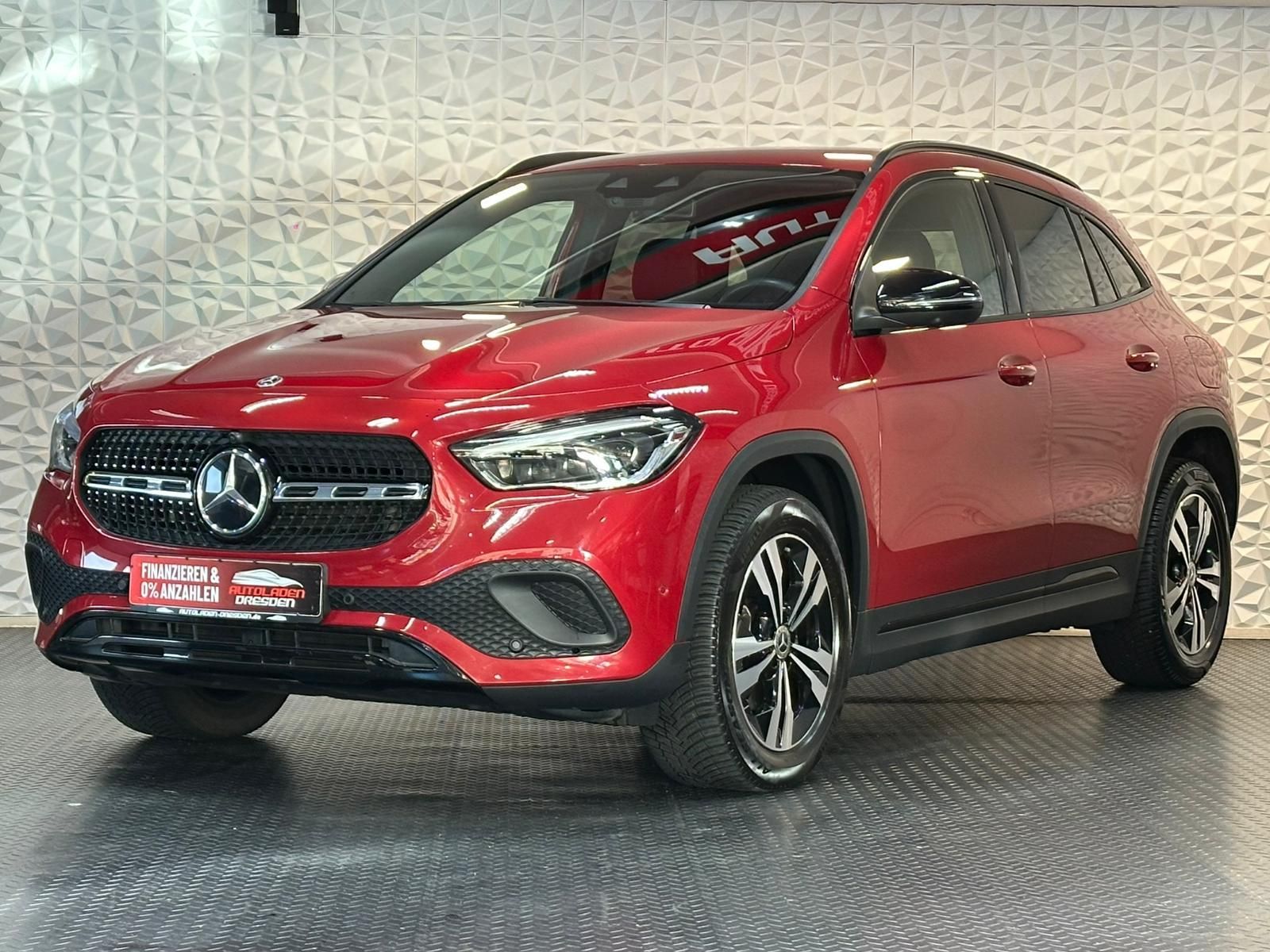MERCEDES-BENZ GLA 200d NIGHT* MULTIBEAM#SHZ#SH#360CAM#NAV#TEMP - Image 4