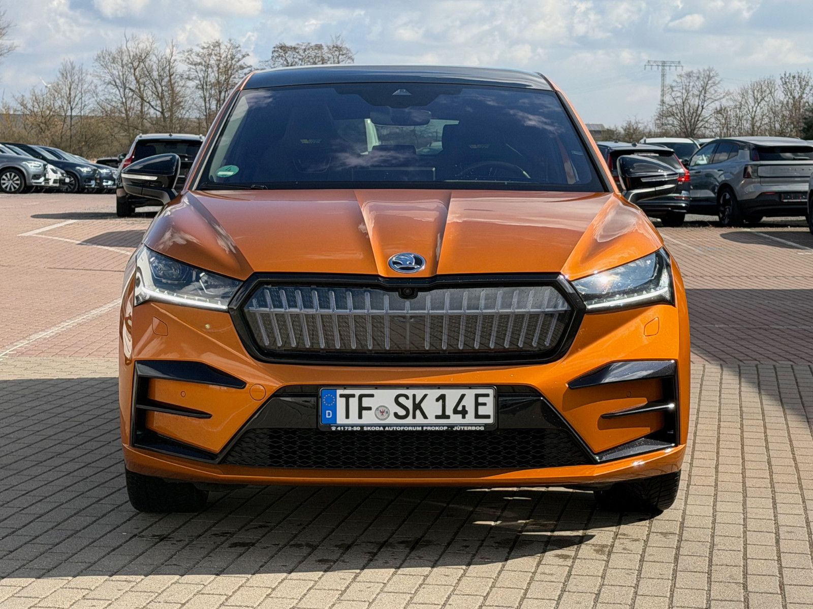 Fahrzeugabbildung SKODA Enyaq RS*ACC*SZHZNG*NAVI*360°*CARPLAY*AMBIENTE*