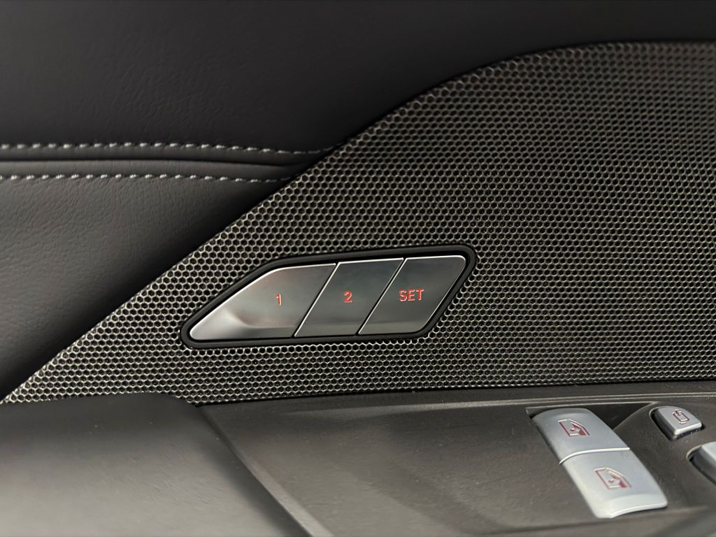 BMW M4 Competition*CARBON*KEYLESS*H-K*MEMORY*360°