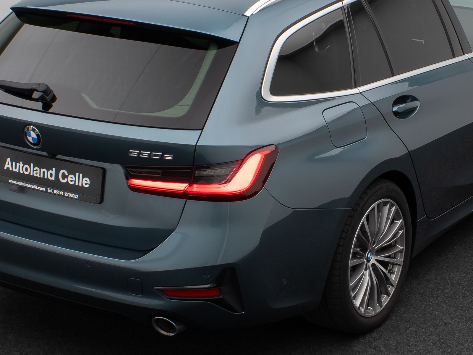 Fahrzeugabbildung BMW 330e  Sport Line Kamera DAB HiFi Komfort Alarm