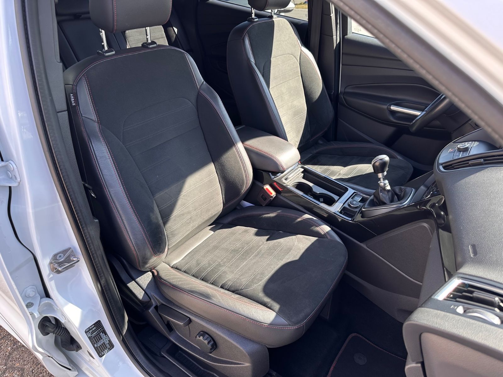 Fahrzeugabbildung Ford Kuga ST-Line 2.0 TDCi AHK/Navi/BiXenon/SHZG