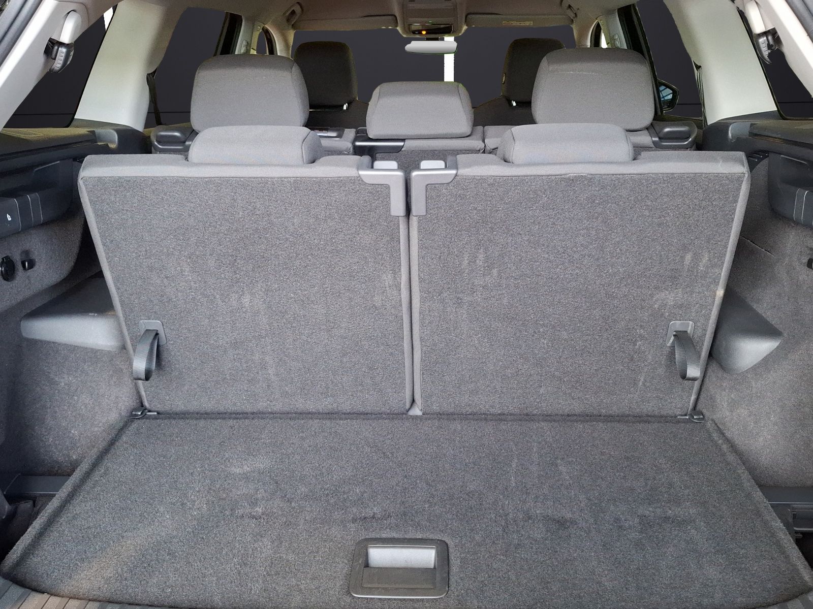 Fahrzeugabbildung SKODA Kodiaq TSI Selection DSG 4x4 7-Si Matrix AHK Nav